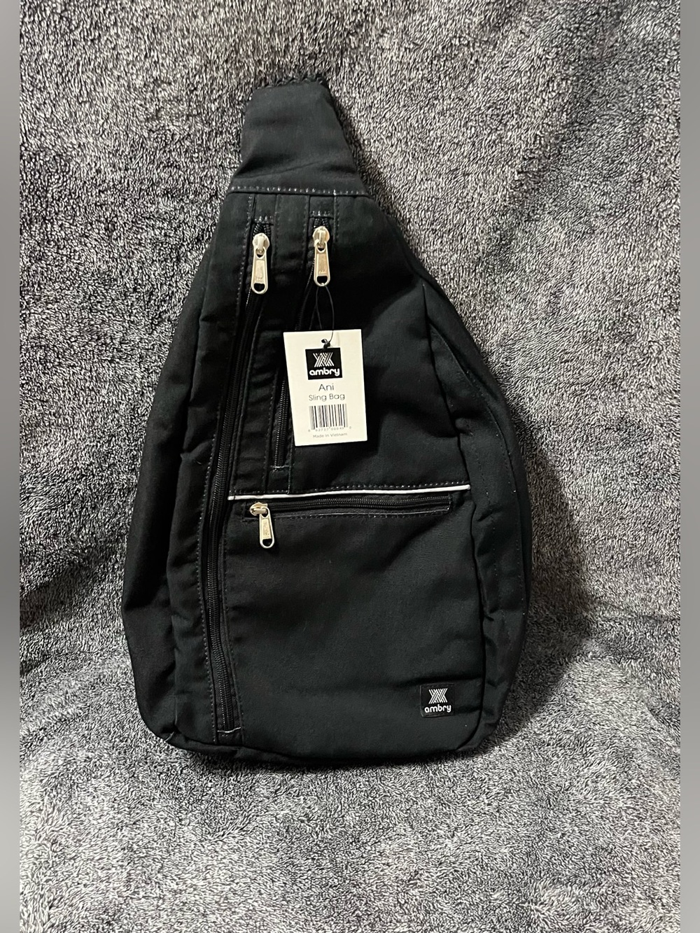 NWT❗️Ambry Ani black Sling Bag unisex